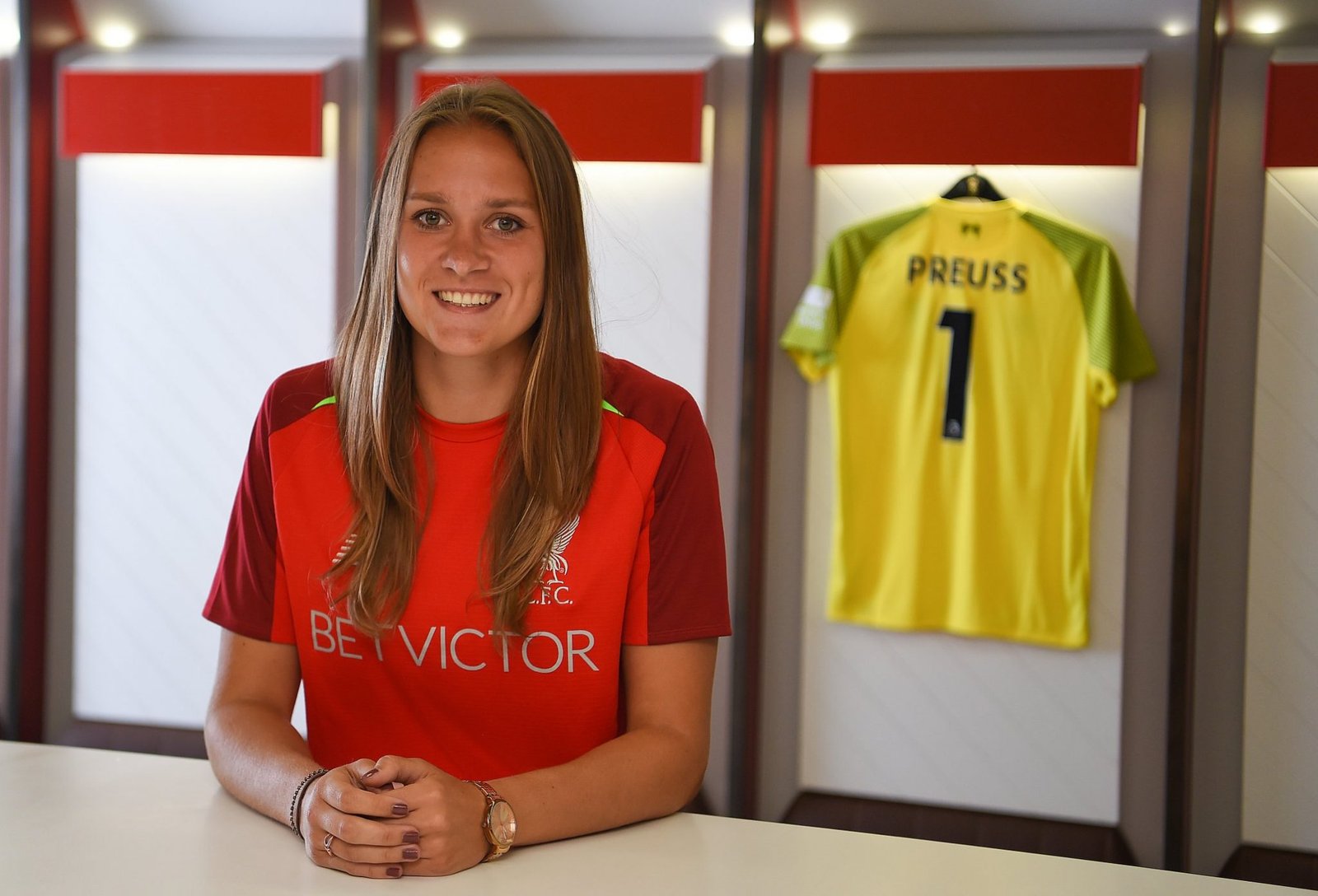 Liverpool Ladies catch keeper Anke Preuss - SheKicks