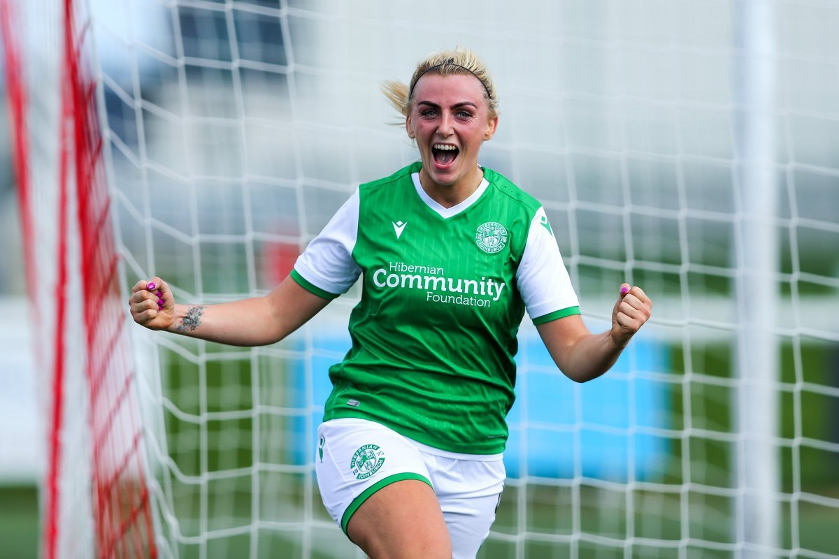 Hibs two-goal Siobhan Hunter