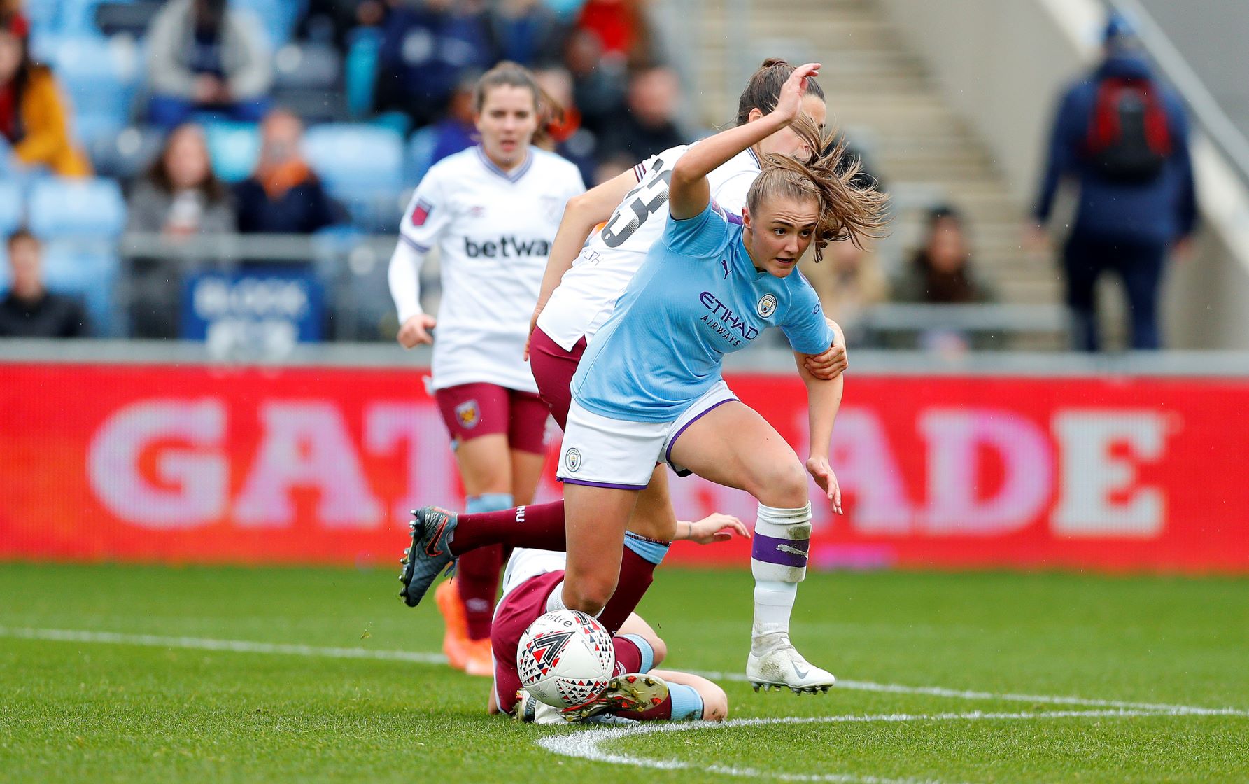 Man City's two-goal Georgia Stanway sent off