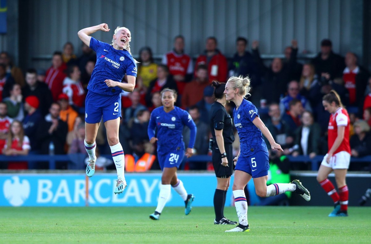 Maria Thorisdottir of Chelsea celebrates scoring winner against Arsenal