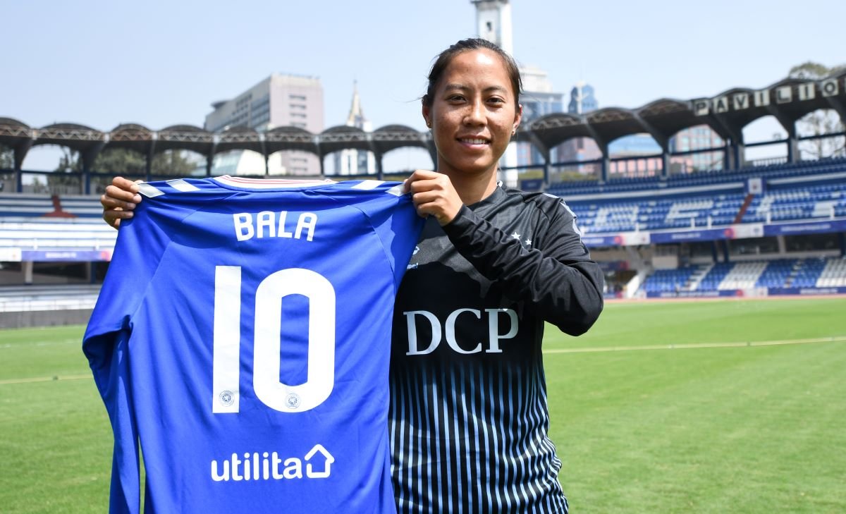 India's Bala Devi signs for Rangers