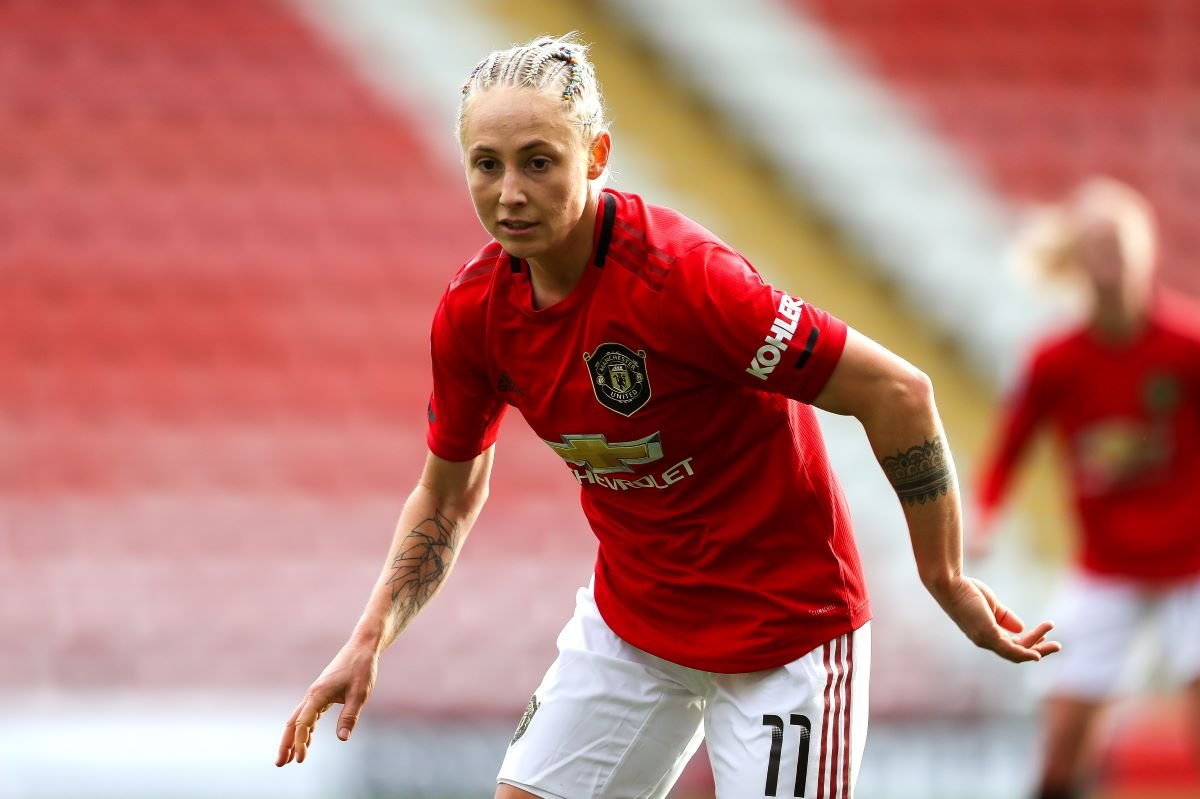 Leah galton signs new deal at Man Utd