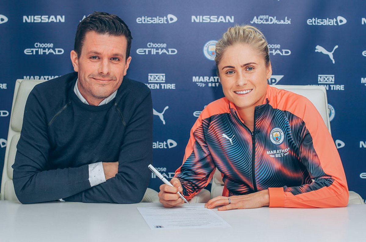 Steph Houghton signs new deal