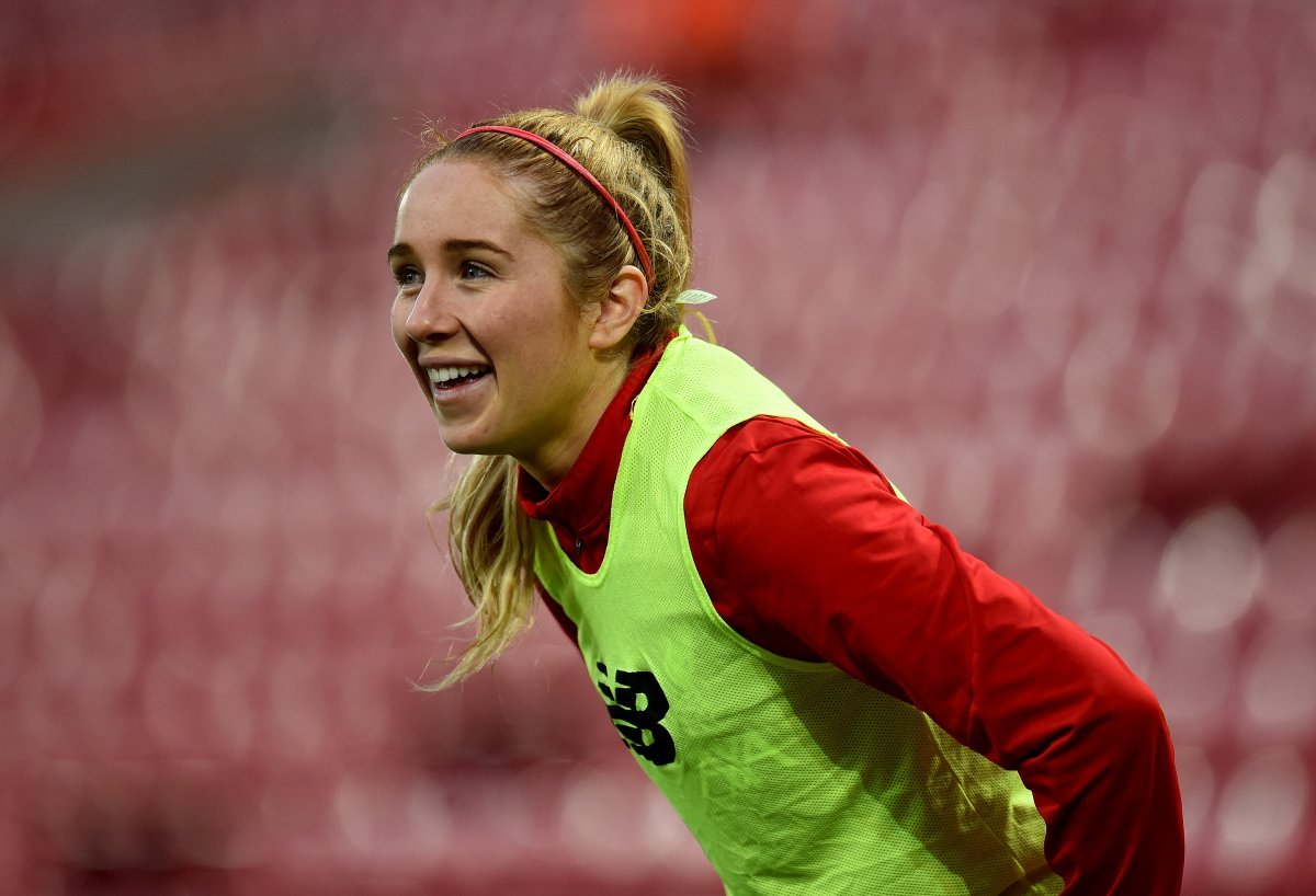 Missy Bo Kearns signs pro contract at Liverpool