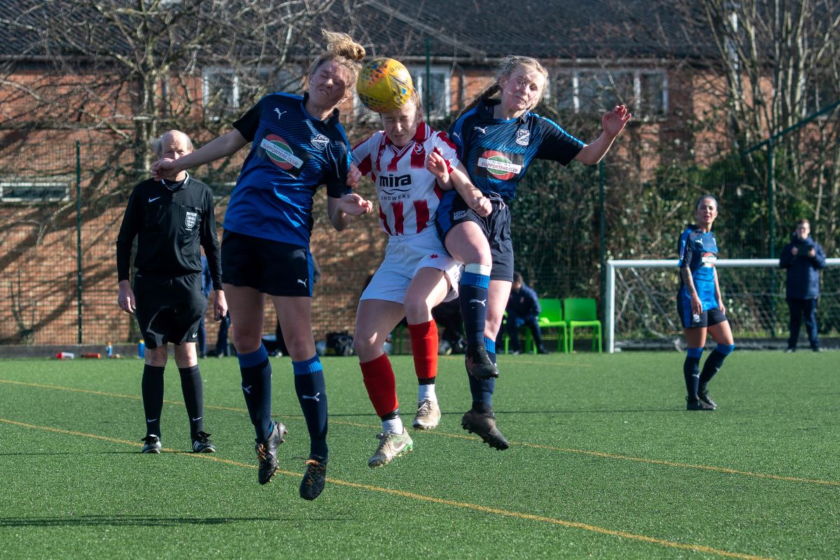 Cheltenham Town edged Swindon Tow