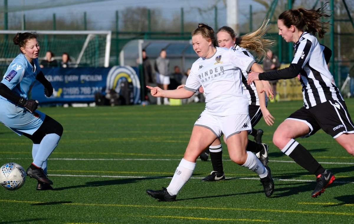 Leeds United close in on Barnsley