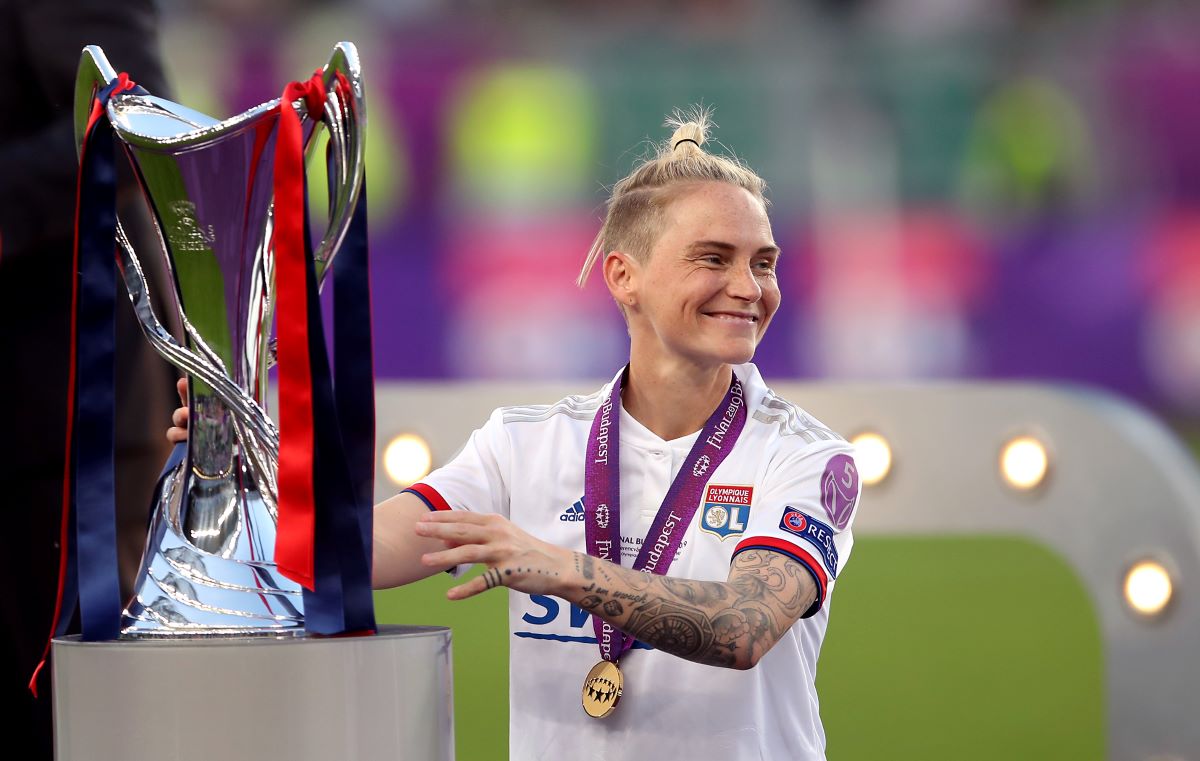 Lyon's Jess Fishlock with UWCL trophy in 2019