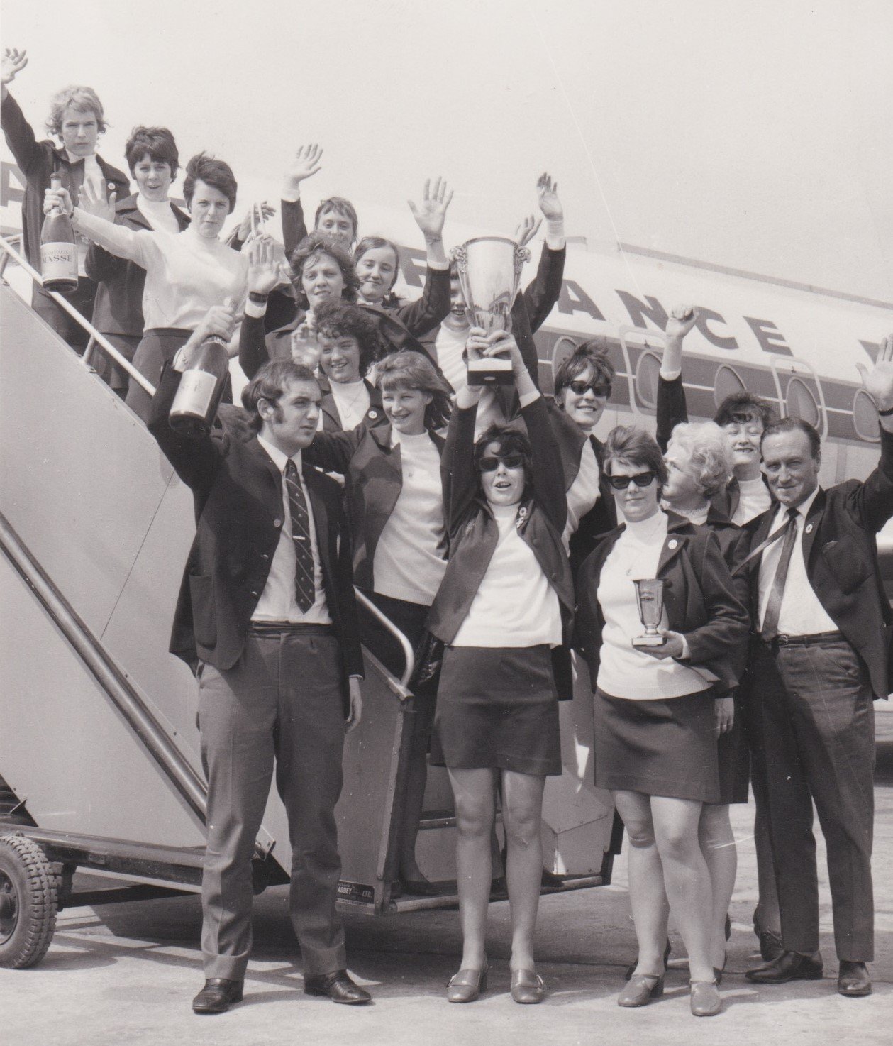 Manchester Corinthians returning from the Reims tournament with the trophy (photo courtesy of Margaret Shepherd)