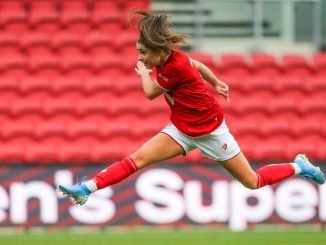 Carla Humphrey signs new contract with Bristol City