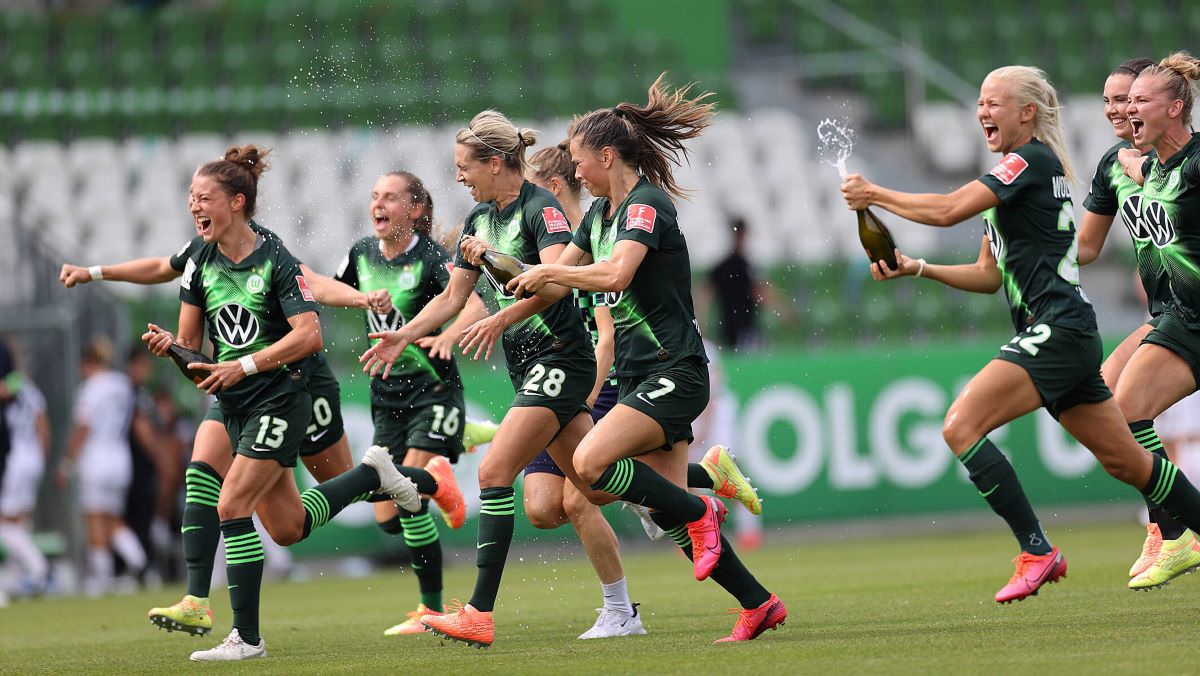 VfL Wolfsburg win fourth straight Frauen Bundesliga title ...