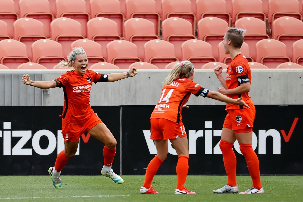 Rachel Dlay celebrates with Houston Dash teammates