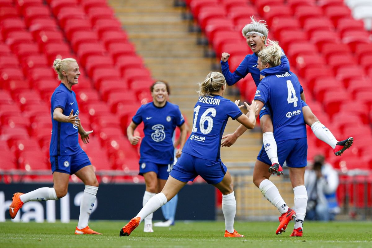 Chelsea celebrate Millie bright's opener