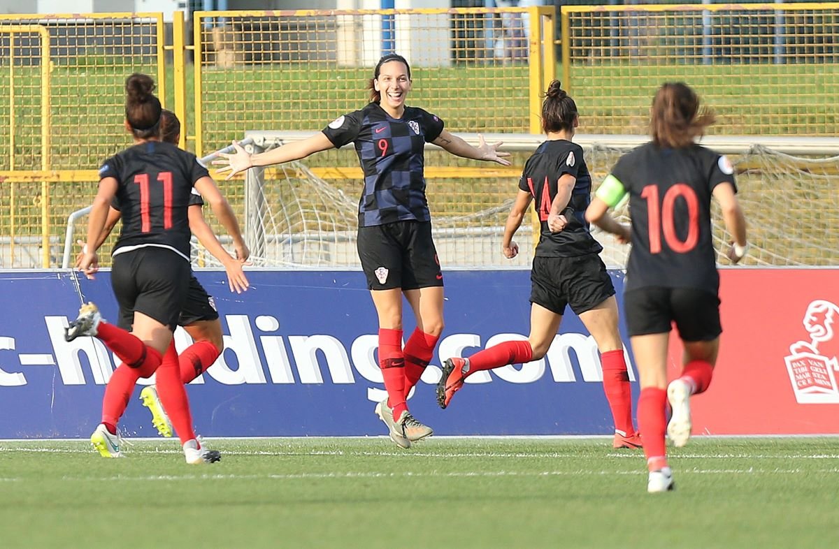 Croatia held Switzerland 1-1.
