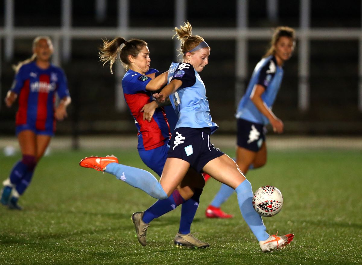 London City Lionesses' Poppy Wilson shoots