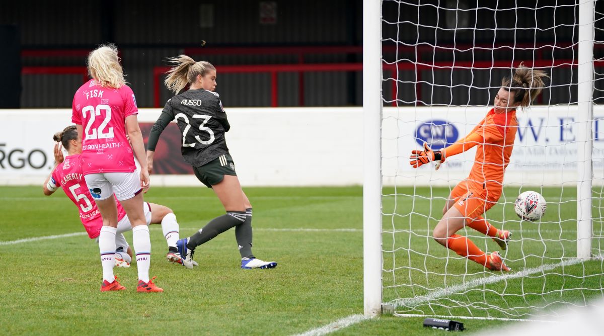 Miedema breaks WSL scoring record as Arsenal thrash Spurs 6-1