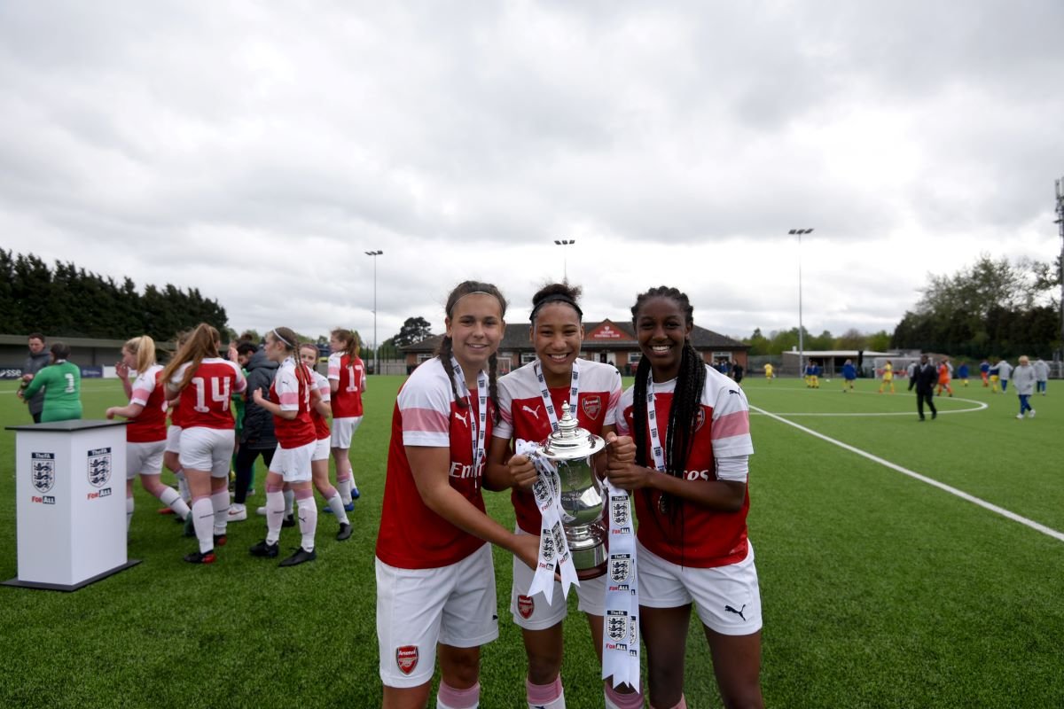 Arsenal with FA Girls' Youth Cup in 2019