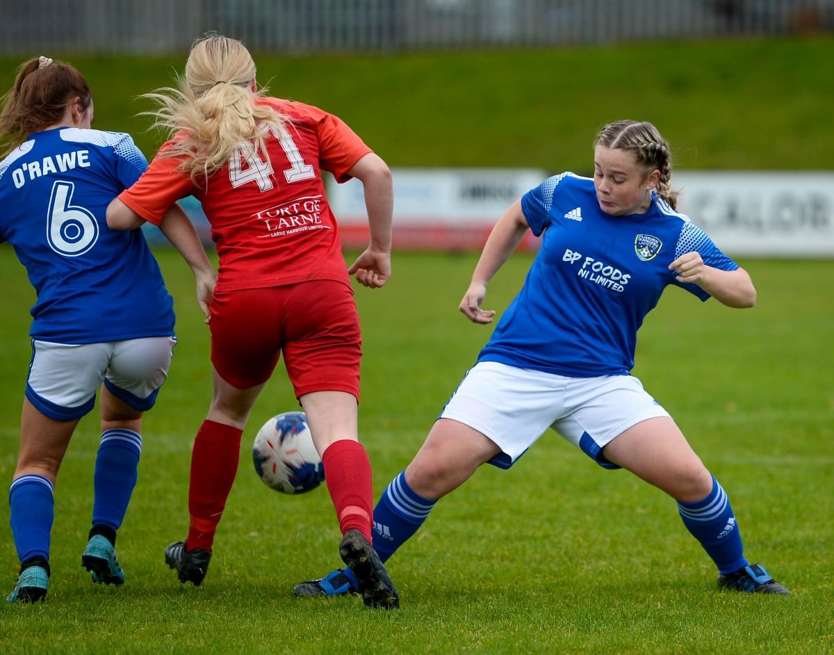 LIsburn Rangers v Larne 