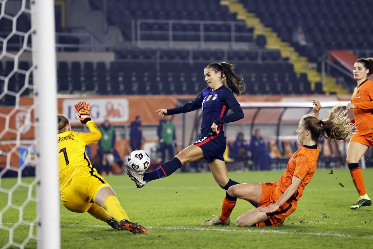 USA's Alex Morgan threatens the Dutch goal