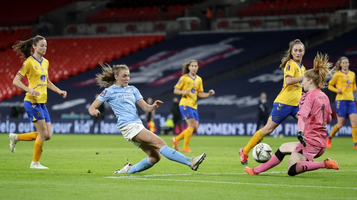 Manchester City's Georgia Stanway scores