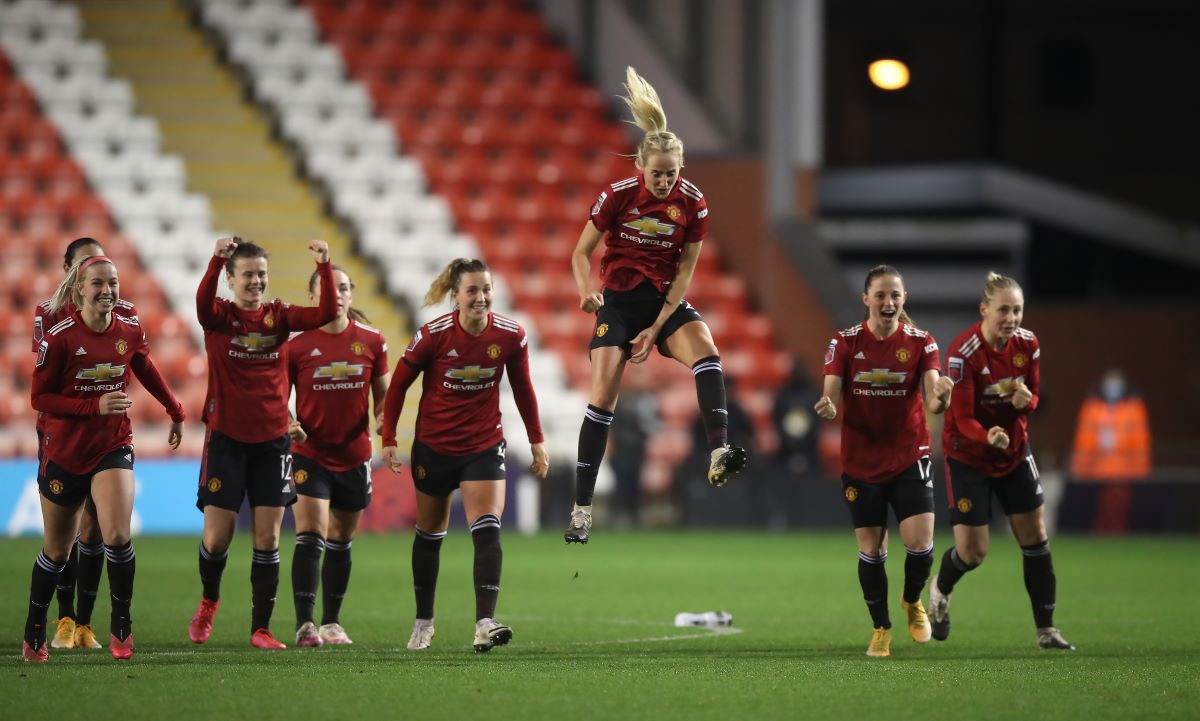 Manchester United joy at penalties win