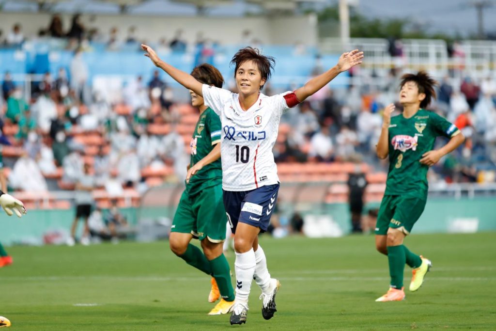 Mana Iwabuchi signs for Aston VIlla Women SheKicks
