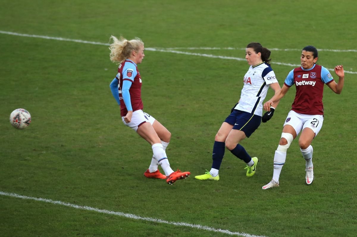 Lucy Quinn scores for Spurs