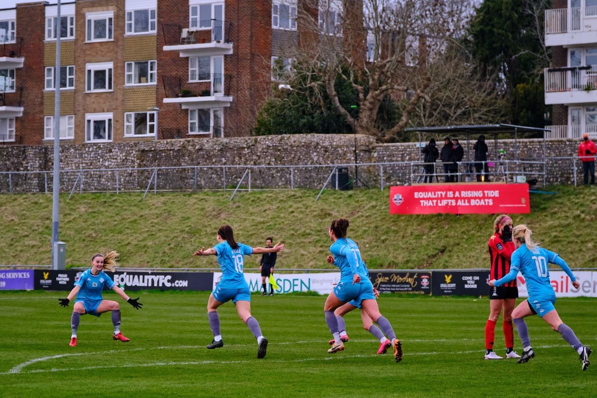 Ellie Mason (London City Lionesses) celebrates