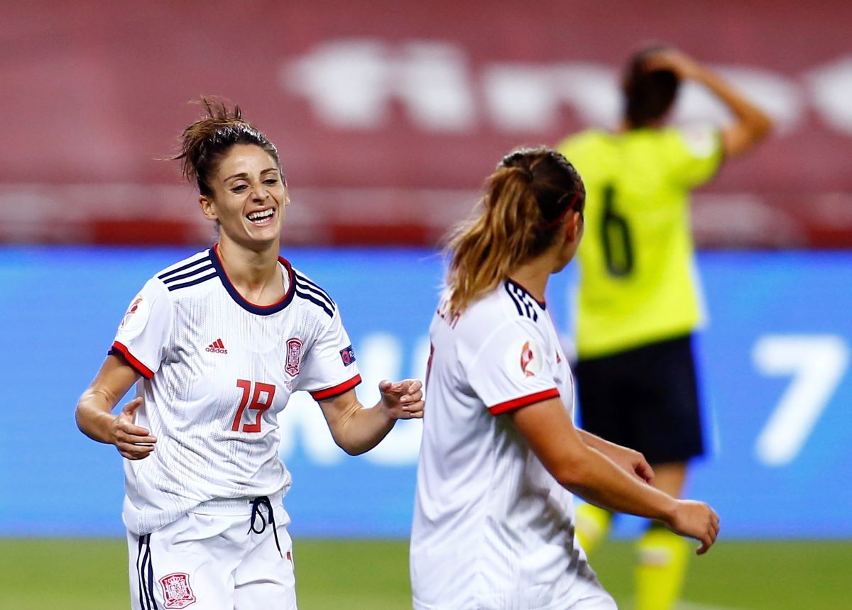 Spain's five-goal Esther Gonzalez