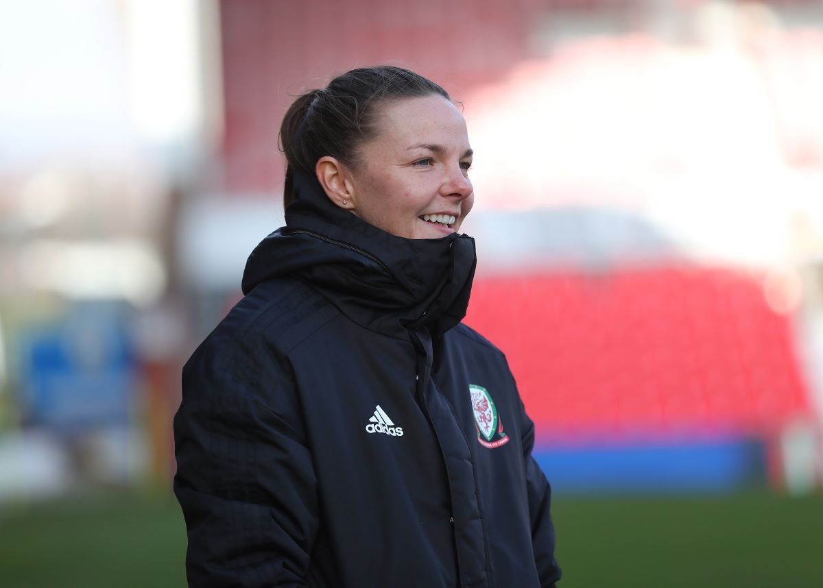 Loren Dykes lidera los campamentos de entrenamiento juveniles de Gales