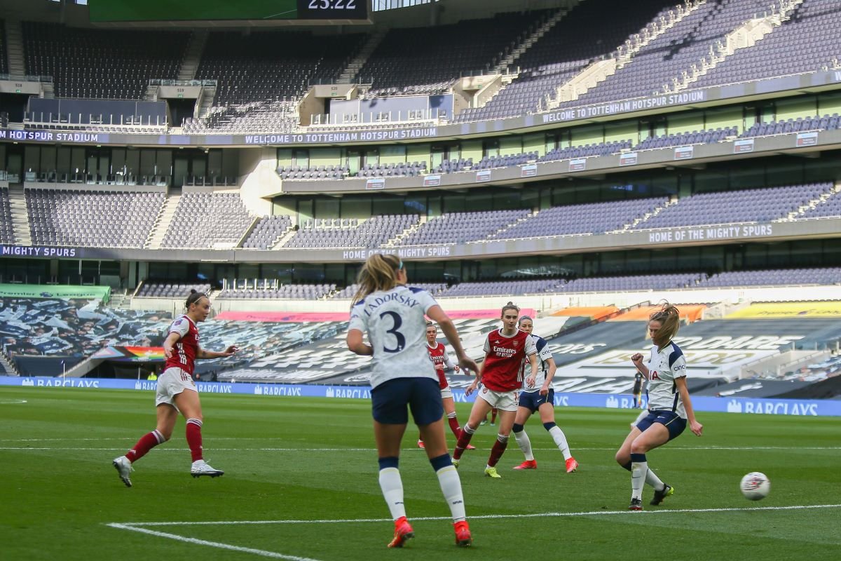 Caitlin Foord scores Arsenal's first