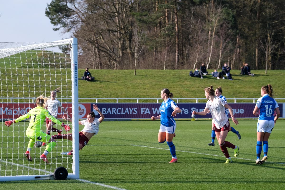 Arsenal's Caitlin Foord scores