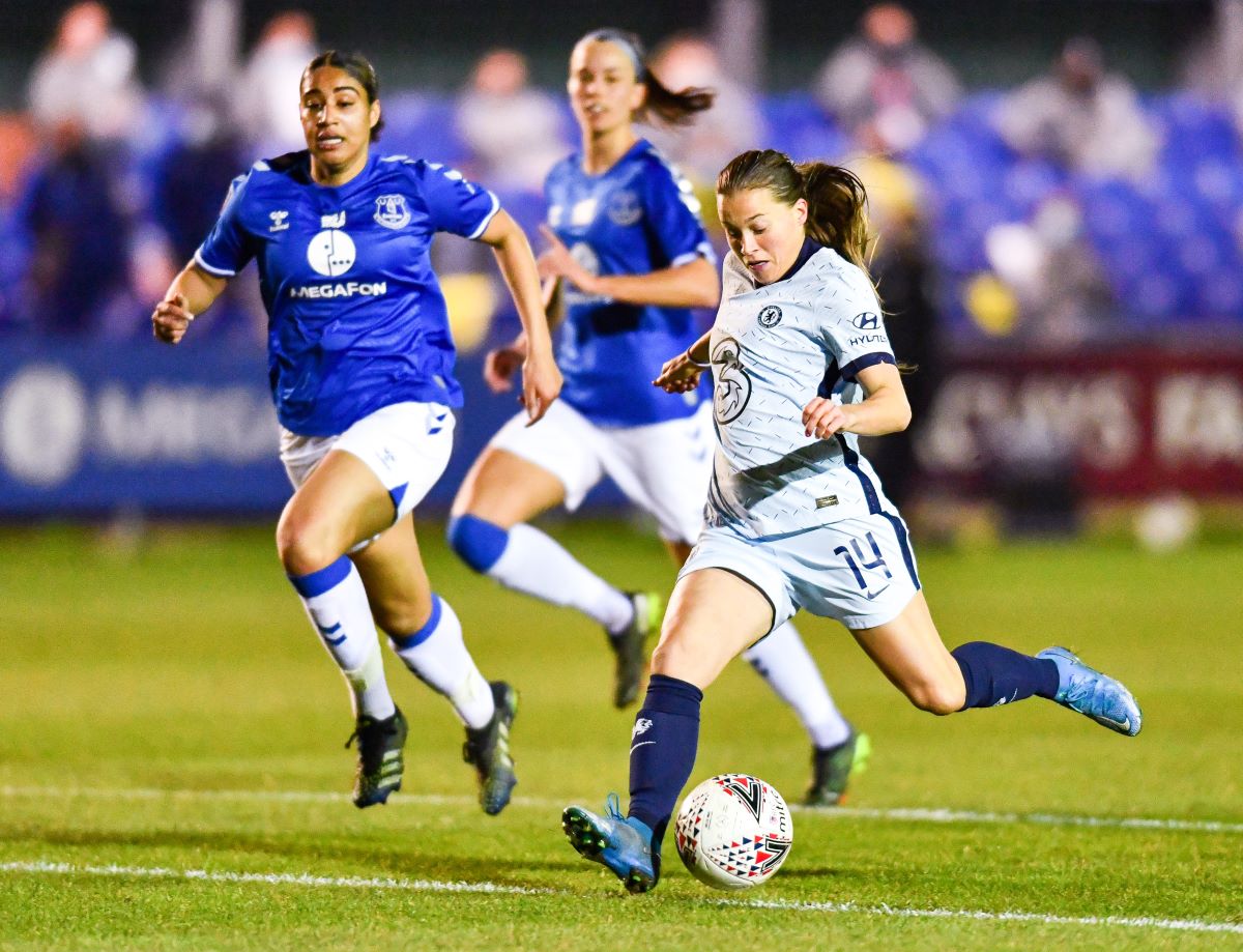 Fran Kirby scores