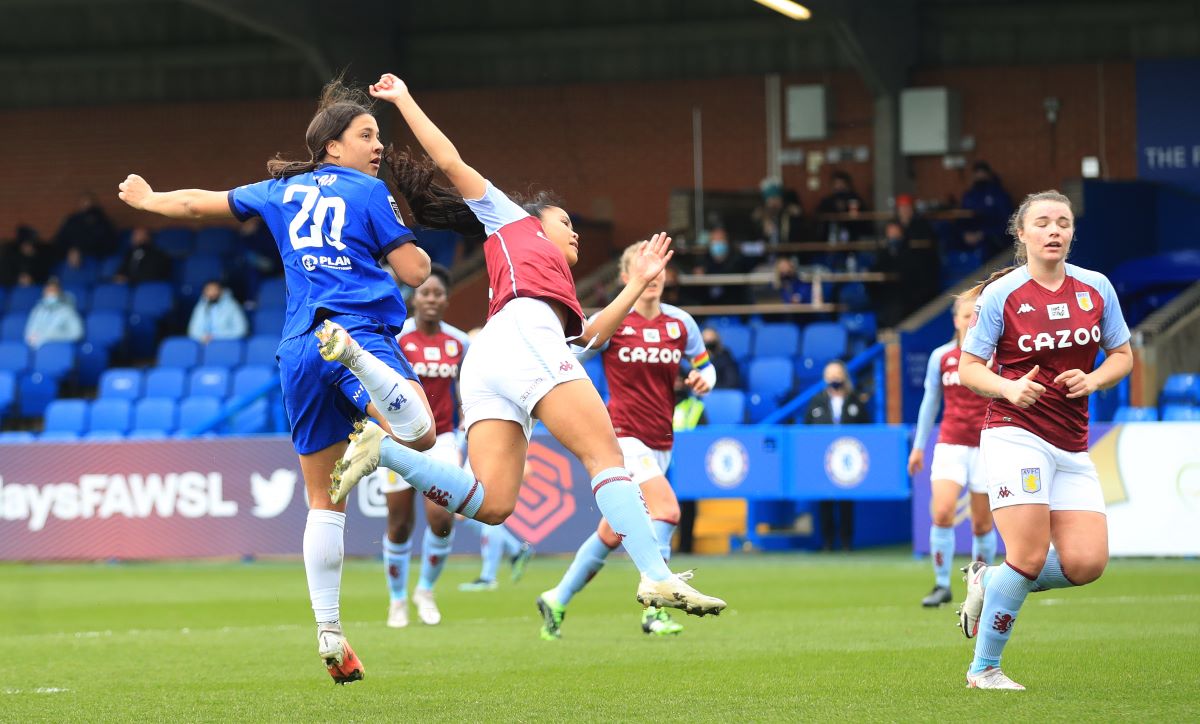 Chelsea's Sam Kerr scores