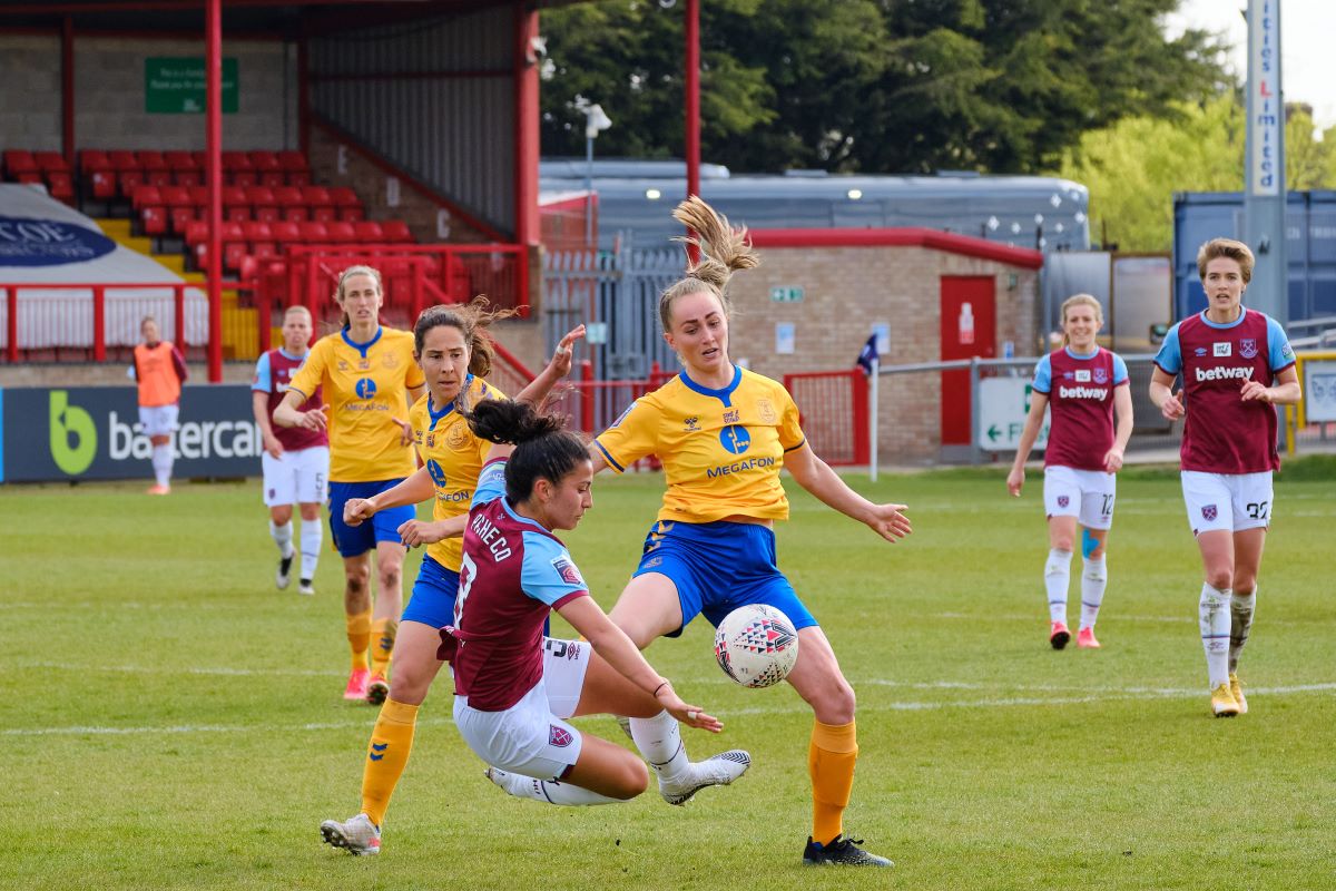 West Ham's Kenza Dali fouled