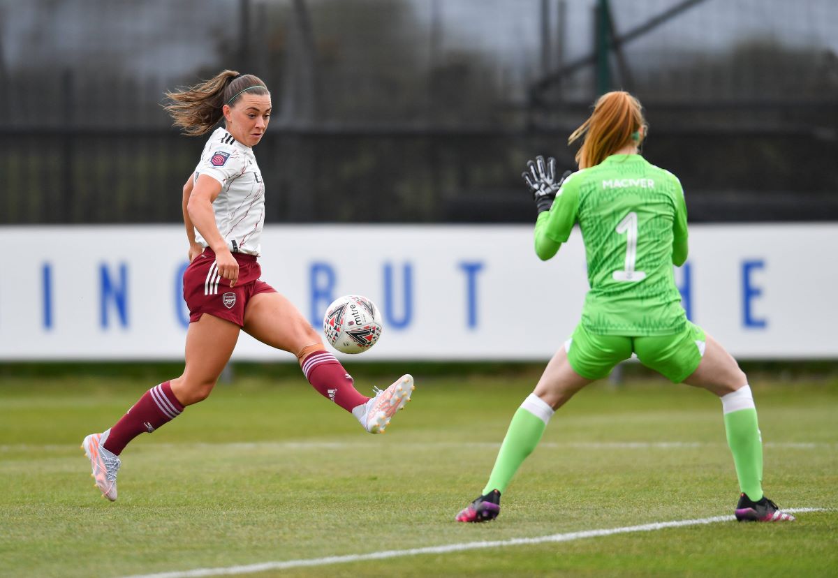 Katie McCabe: Arsenal winger signs new long-term deal - BBC Sport