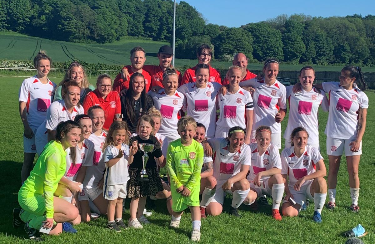 Lincoln United con la Copa.