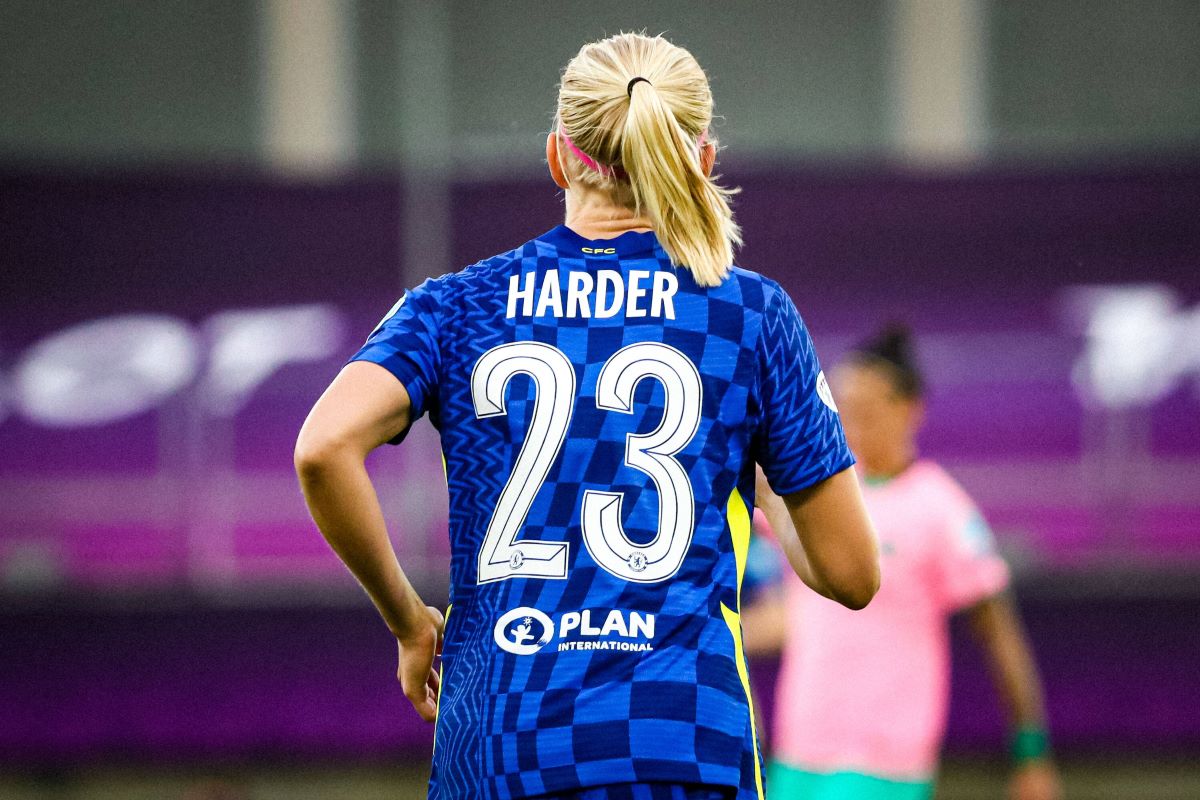 Pernille Harder volvió a formar parte del equipo estelar de la UWCL