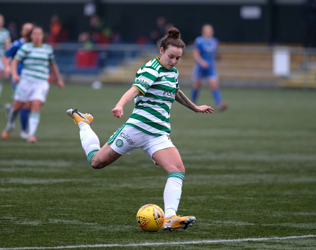 Sarah Ewens de tres goles del Celtic