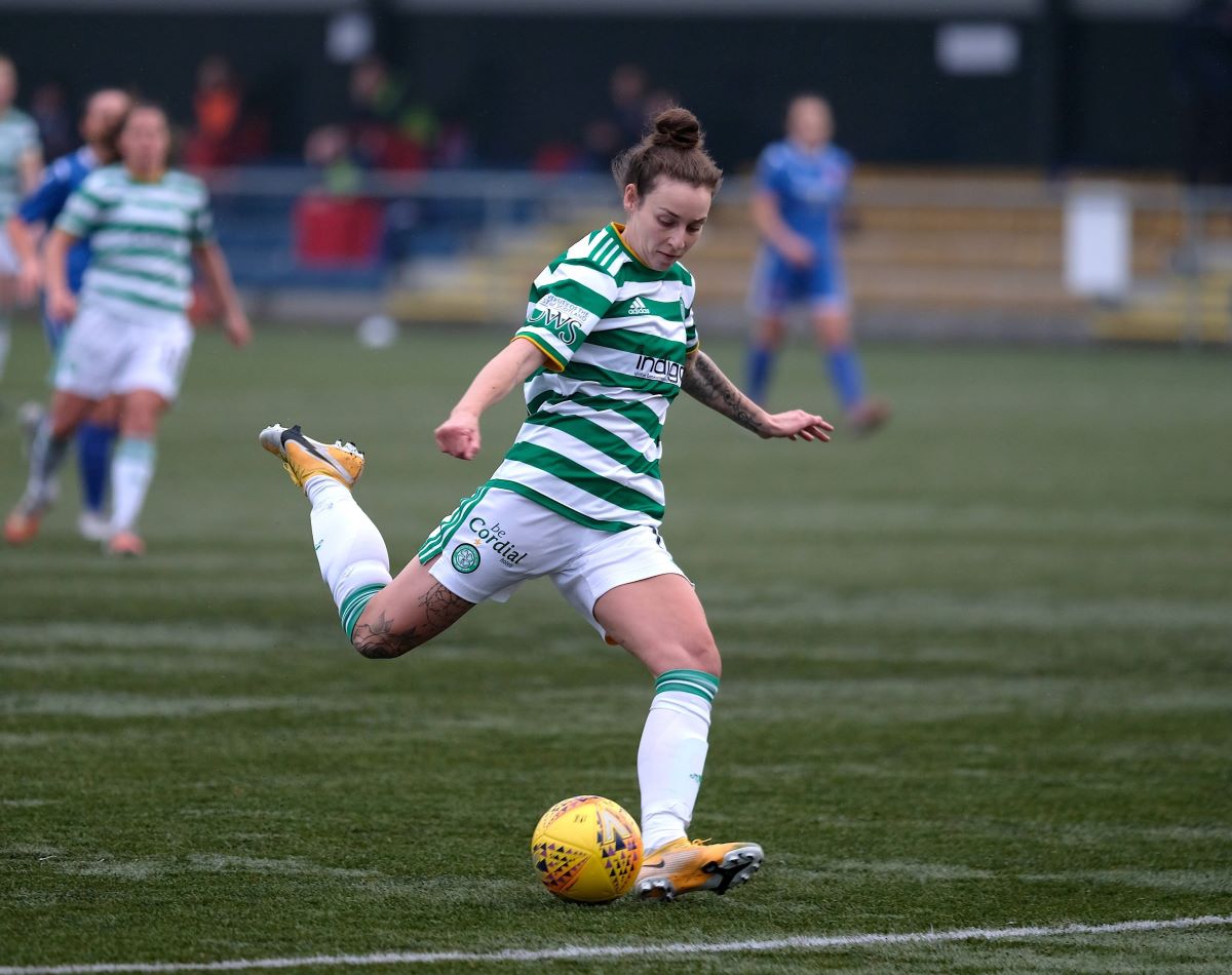 Sarah Ewens de tres goles del Celtic