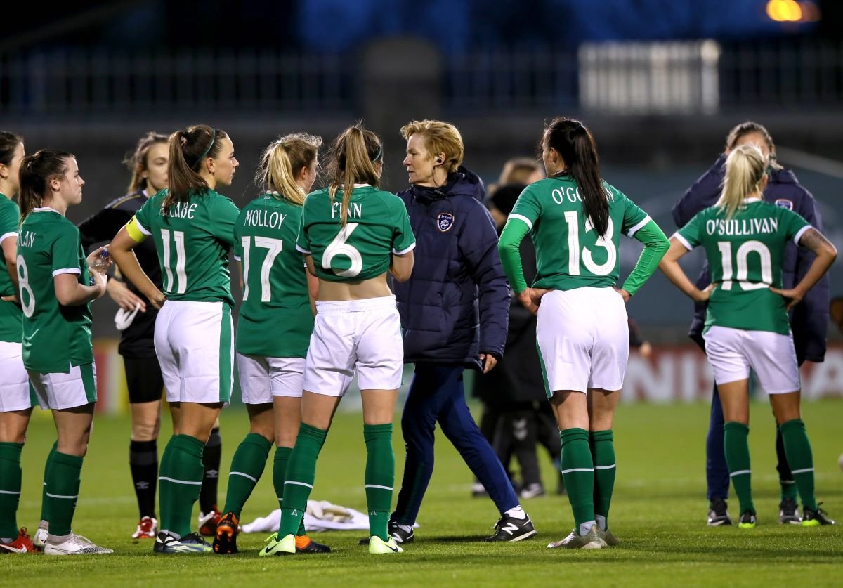 Republic of Ireland players with Vera Pauw