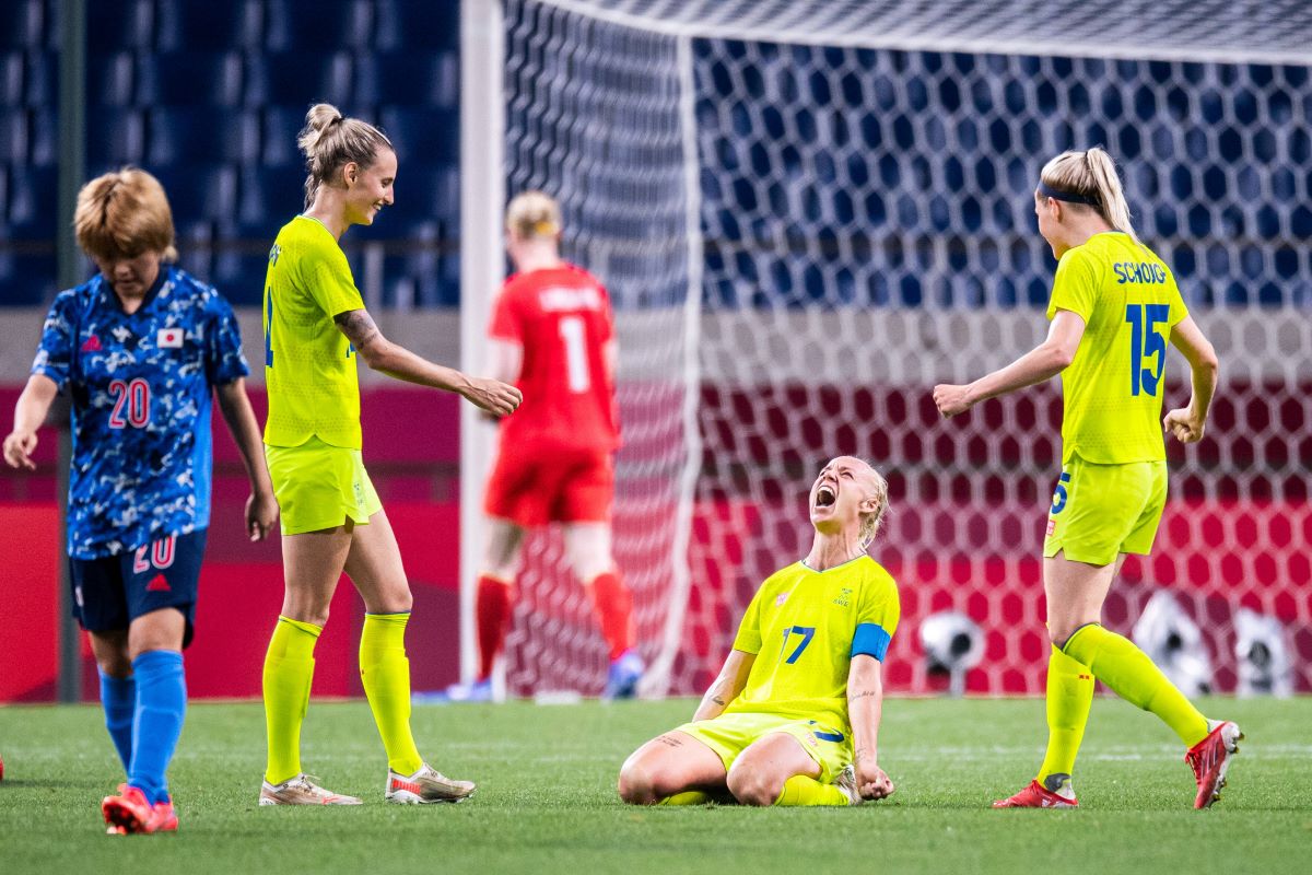 Sweden's Caroline Seger celebrates