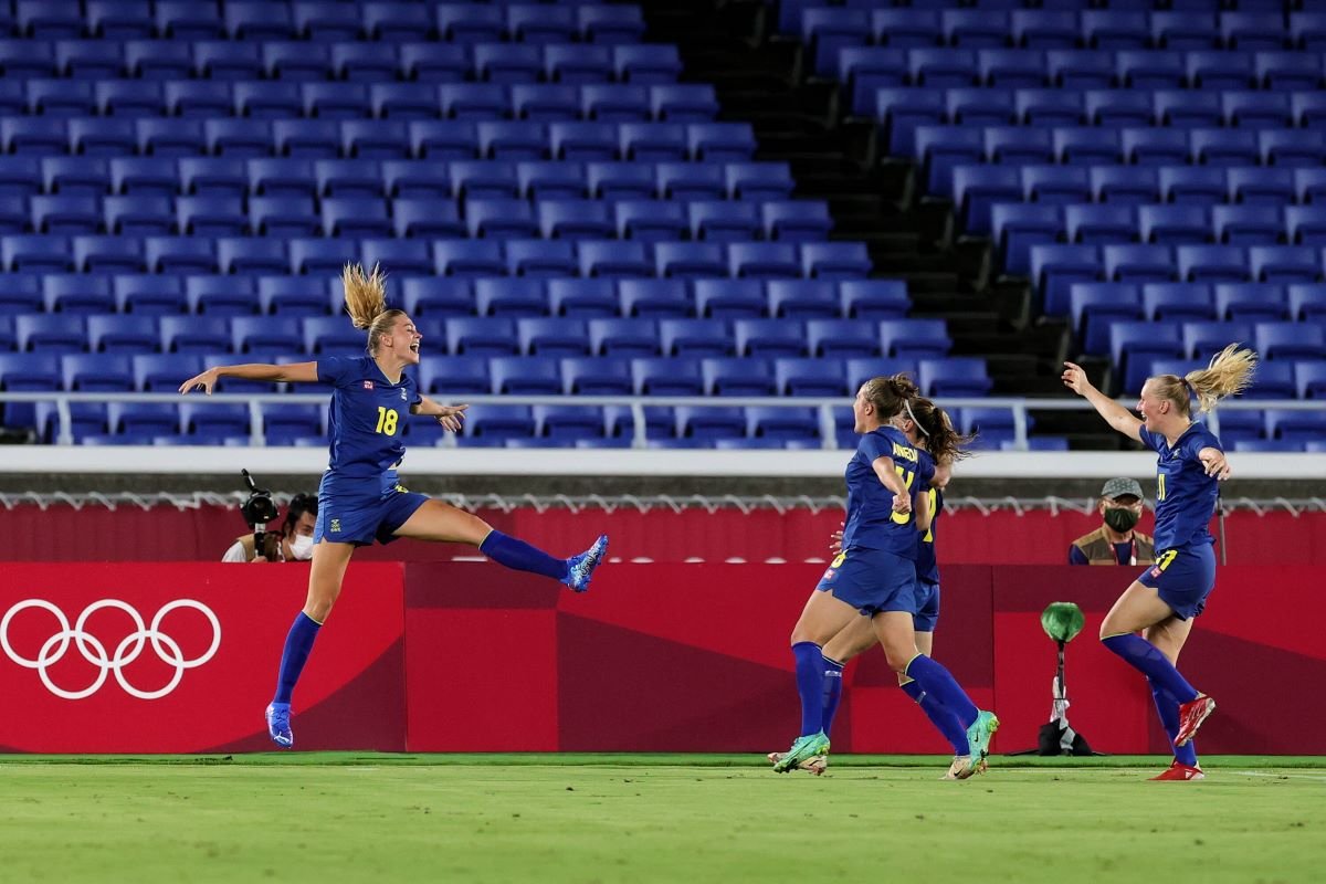 Sweden's Fridolina Rolfo celebrates