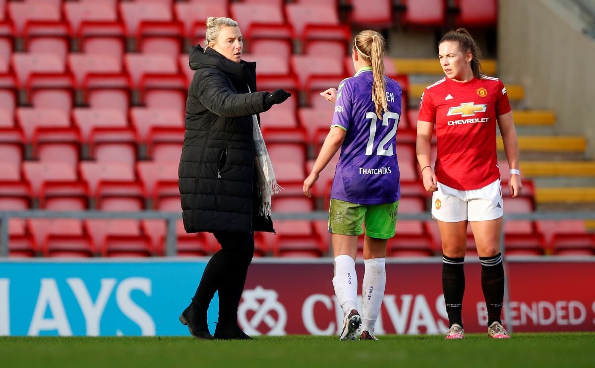 Bristol City Women's manager Tanya Oxtoby stands down