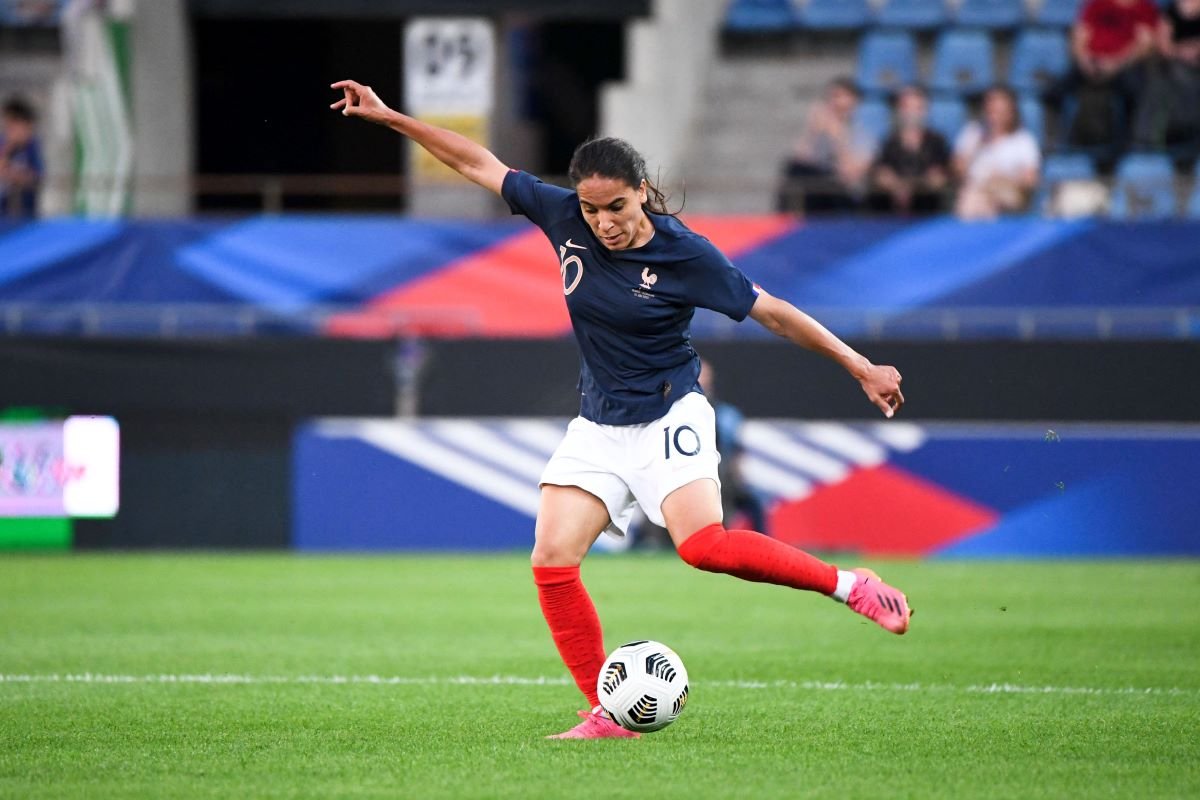 Amel Majri's late penalty gave France victory
