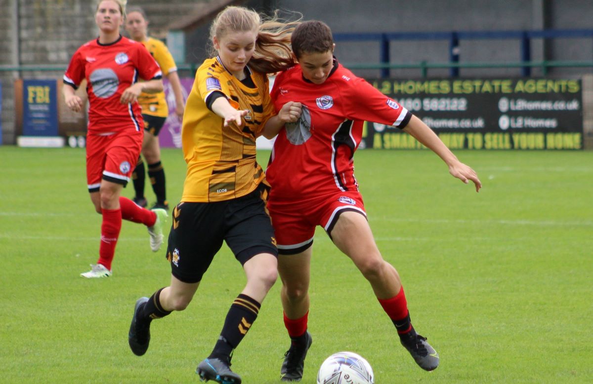 Cambridge United were 4-0 winners over Portishead.