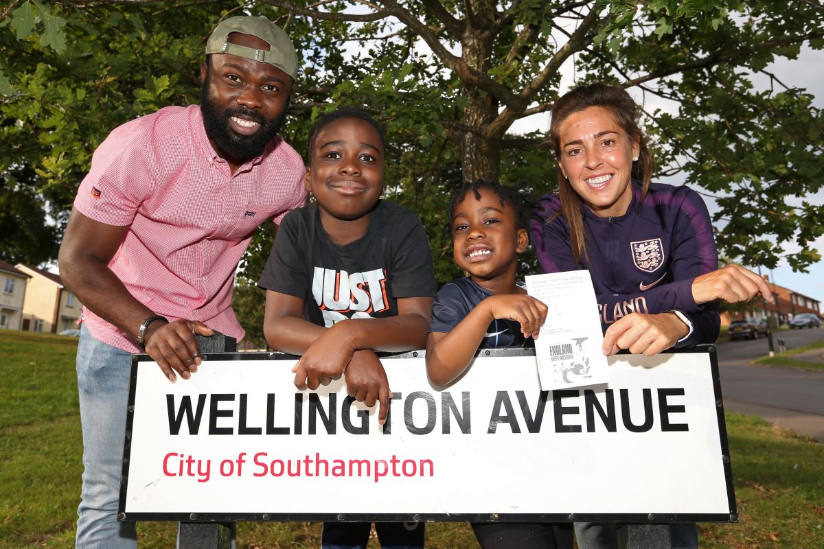 Fara Williams delivers free Lionesses match tickets