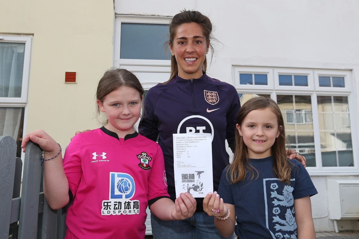 Fara Williams delivers free Lionesses match tickets