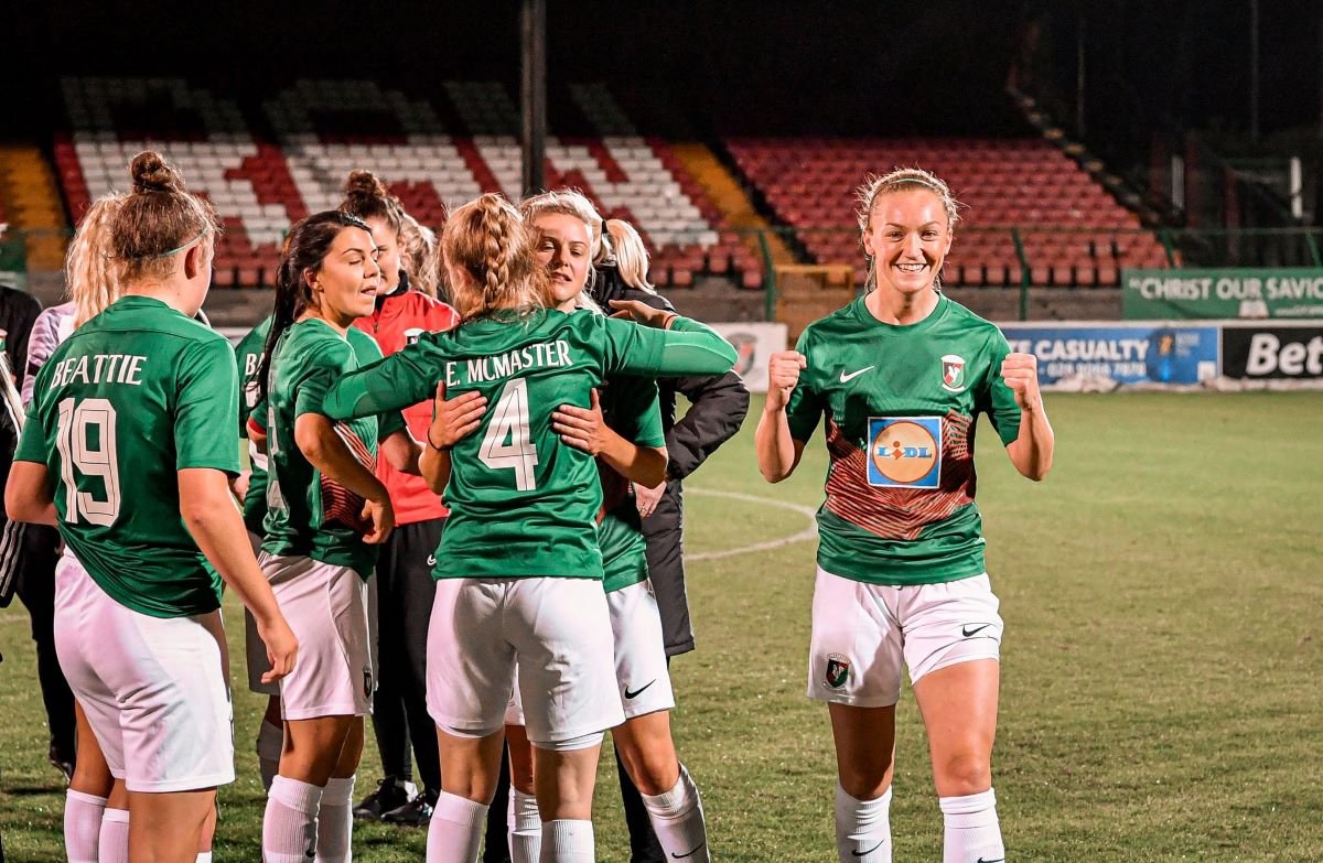 Glentoran win Danske Bank Premiership title