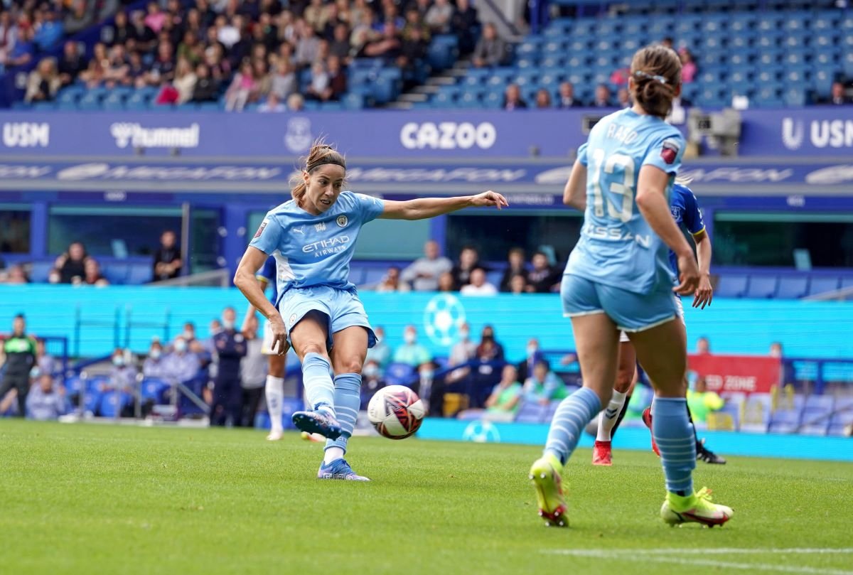 Vicky Losada puts man City in front
