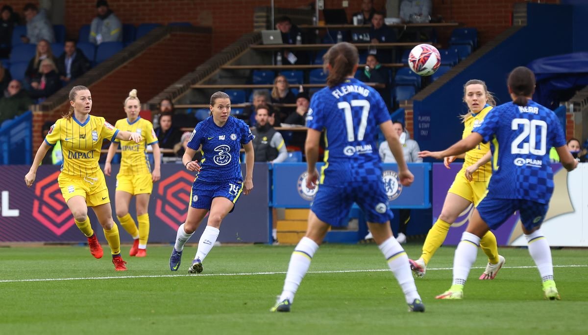 Fran Kirby lobs Chelsea ahead